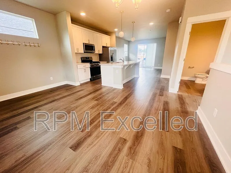 2 bed, 1.5 bath, 1450 sqft, $2,750 — Photo 4