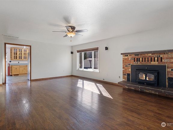 3rd image of 1904 E Pioneer Avenue