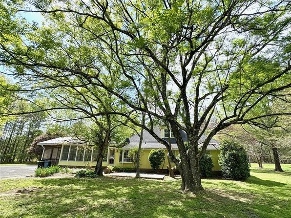 2084 Floyd Springs Rd NE, Armuchee, GA 30105