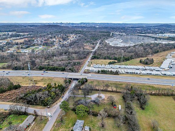 5th image of 3200 Knight Dr