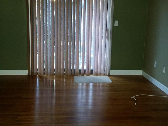 5th image of 613 Silver Ct
