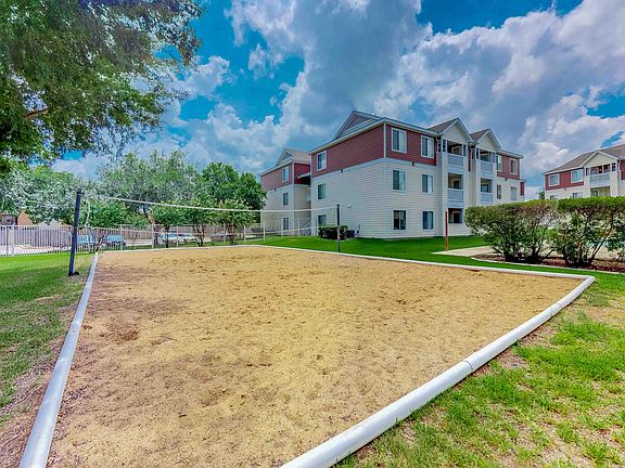 4th image of 515 Southwest Pkwy APT 204
