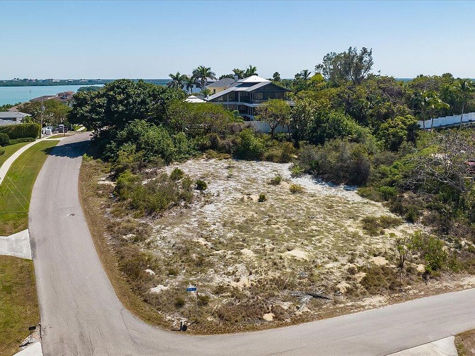 1st image of 870 Caxambas Dr
