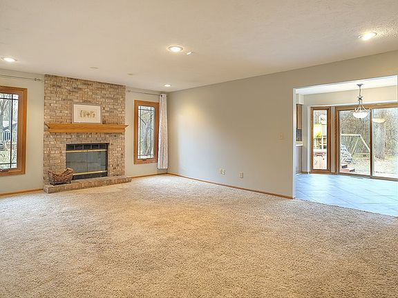 2nd image of 1841 Old Oaks Ct