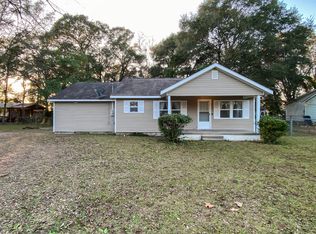 107 N Cherokee St, Geneva, AL 36340