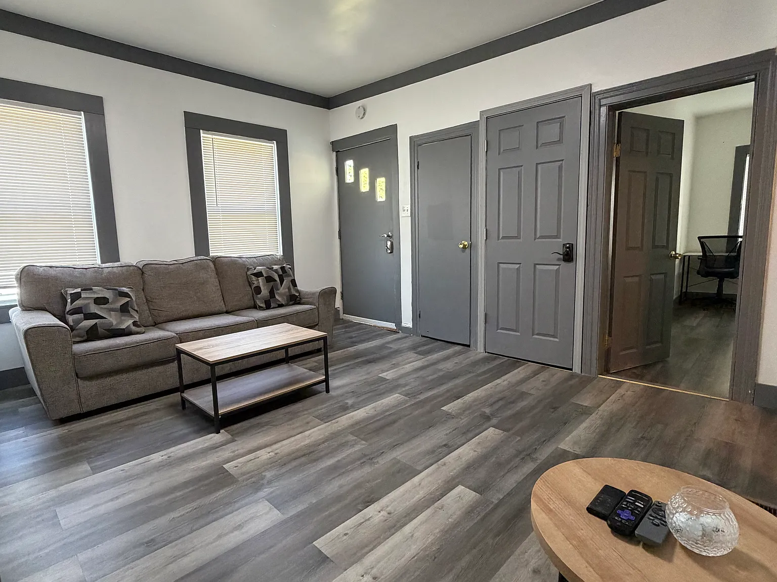 3 bed, 1.5 bath, 1250 sqft, $2,400 — Photo 1