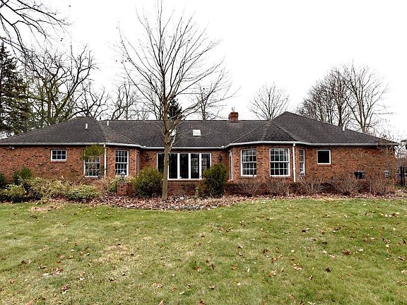 2nd image of 804 Lincolnway Way E