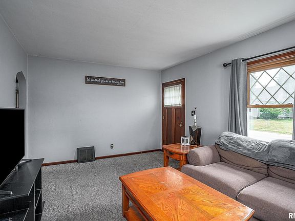 4th image of 2624 College Ave