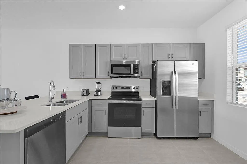 3 bed, 2.5 bath, 1275 sqft, $2,000 — Photo 4