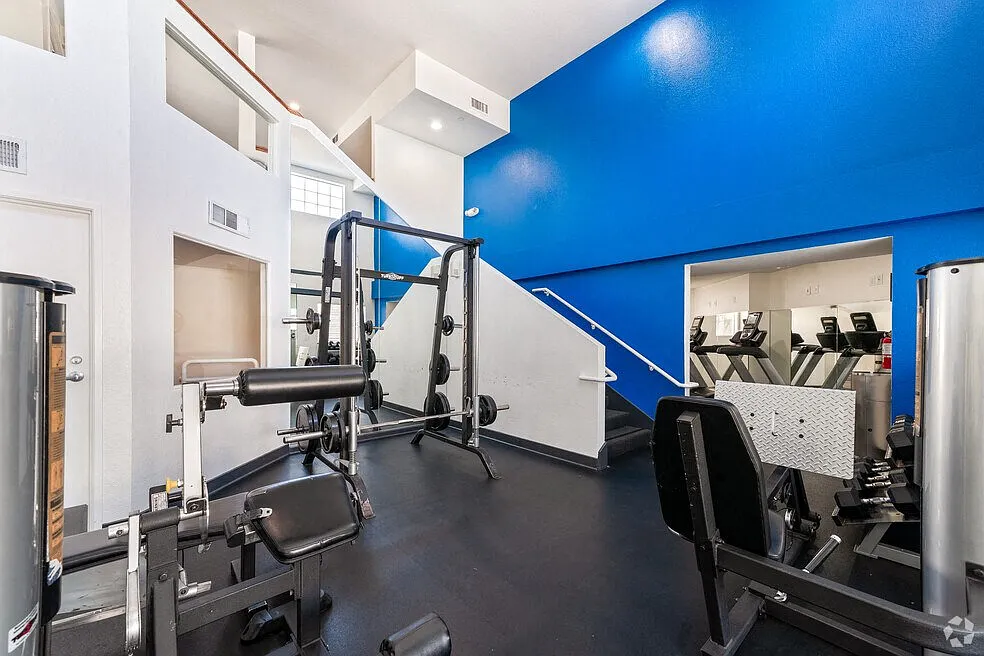 Park Regency Apartments — Photo 2