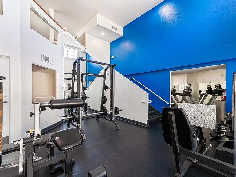 Park Regency Apartments — Photo 2