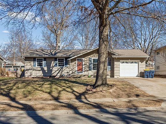 2nd image of 4418 NE 49th St