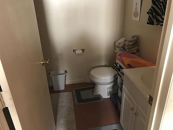 102 Wood Street Unit 1 Bathroom
