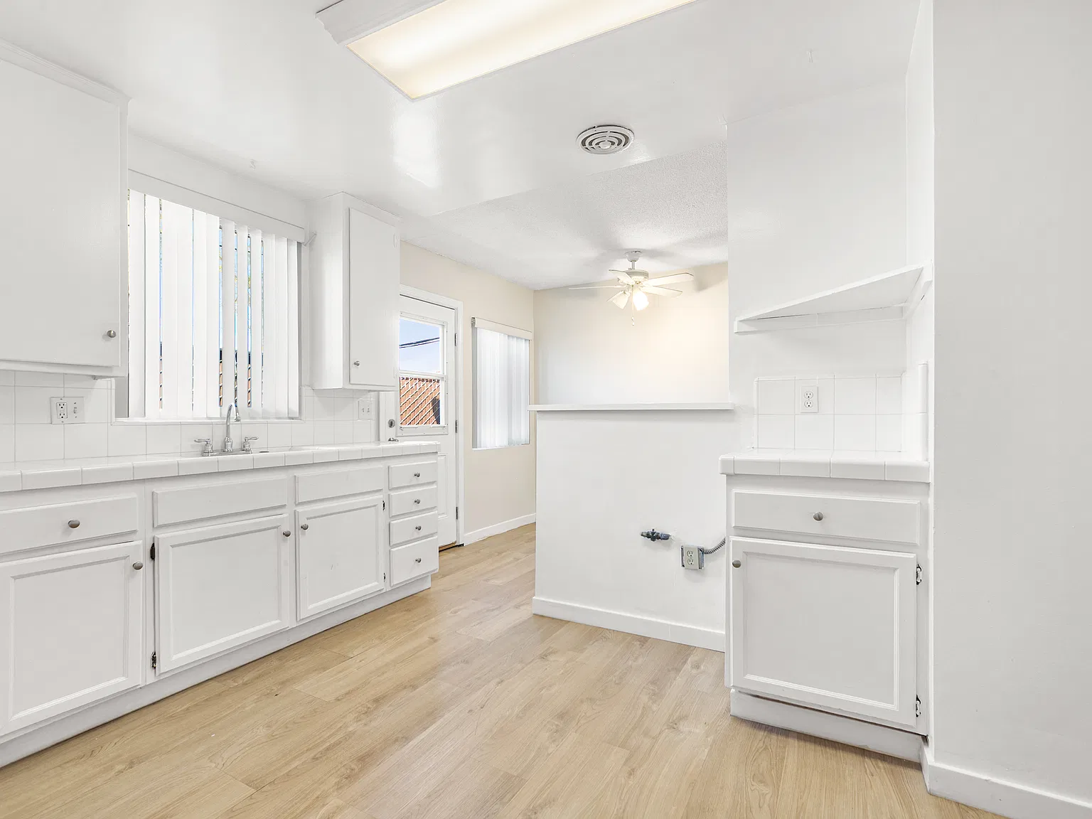 3 bed, 1199 sqft, $3,000 — Photo 3