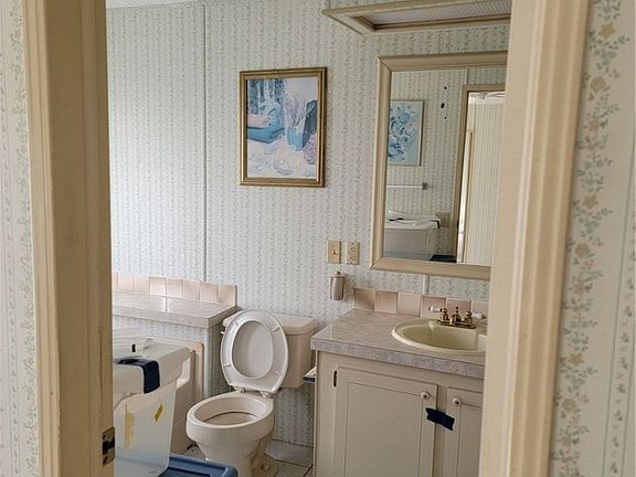 5th image of 827 Vireo Dr