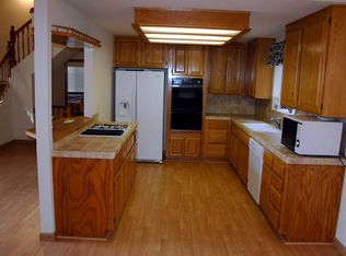 525 Grass Valley Rd, Lake Arrowhead, CA 92352