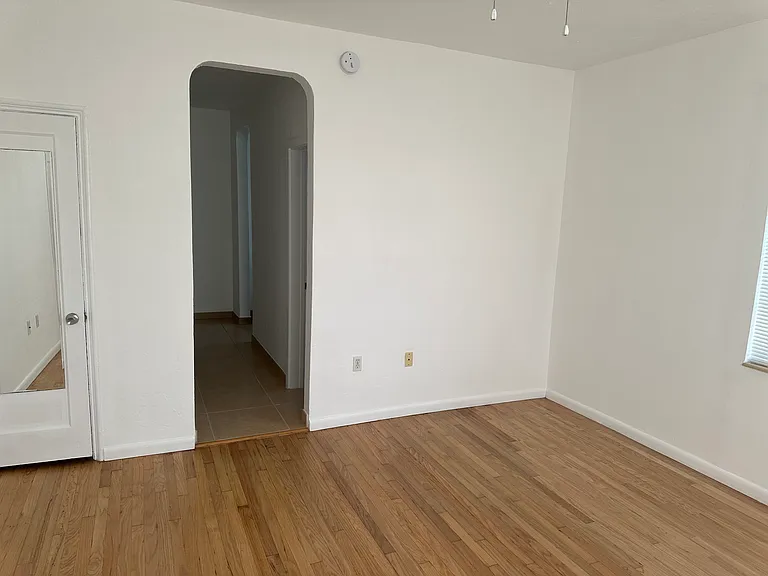 955 Euclid Ave — Photo 7
