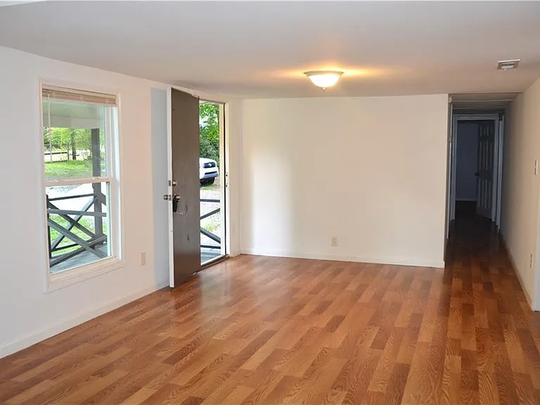 26 Main St — Photo 5