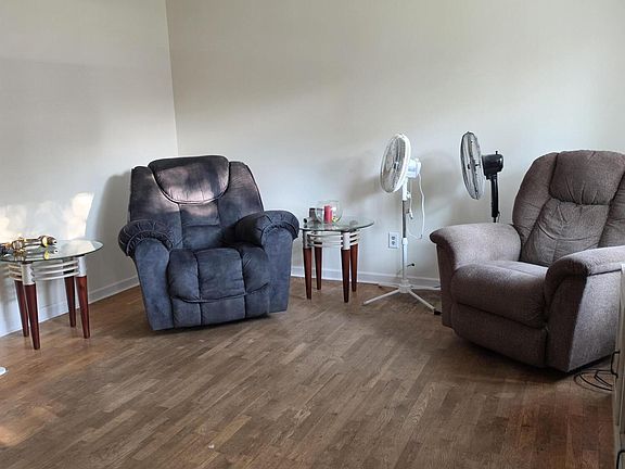4th image of 2202 N Eifert Rd
