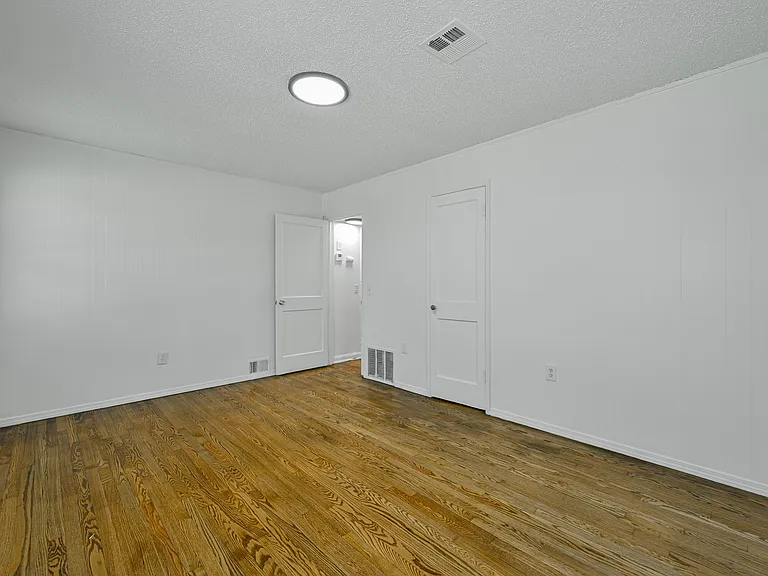 713 NE 34th Ter — Photo 25