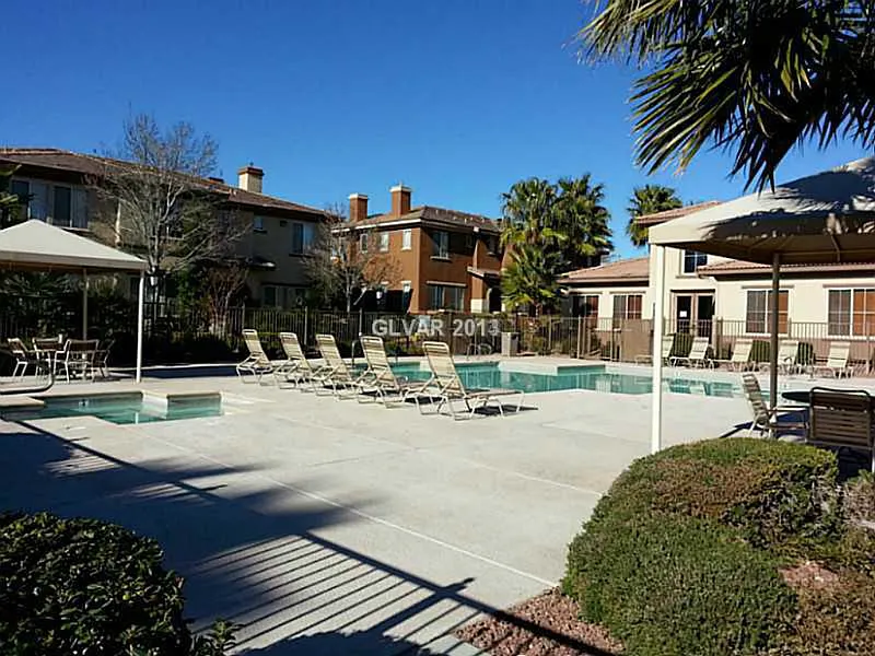 3 bed, 1190 sqft, $1,875 — Photo 1