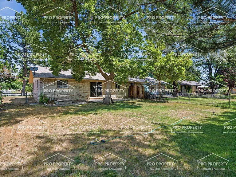 334 W 43rd St — Photo 14