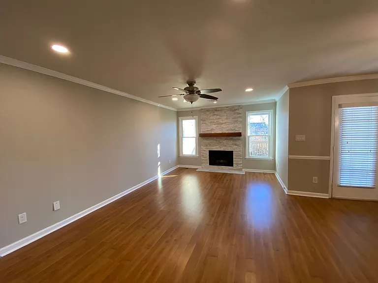 1435 Old Virginia Ct SE — Photo 5