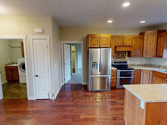 5th image of 378 NW Vera Pl #2