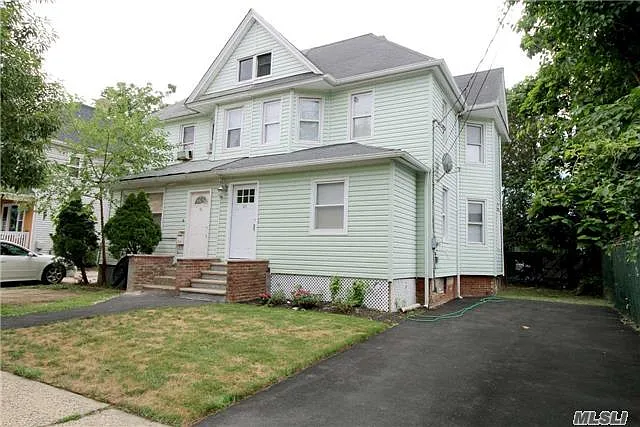 47 Russell Pl photo 1