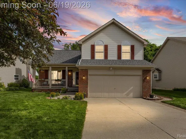 3082 Talon Cir, Lake Orion, MI 48360