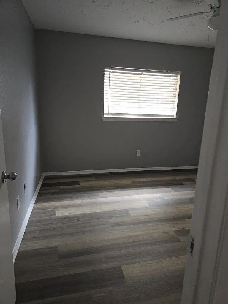 3 bed, 1.0 bath, 1242 sqft, $1,990 — Photo 2