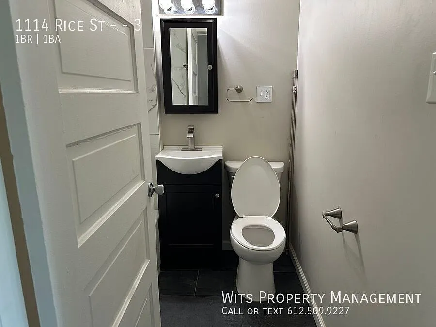 Convenient Living 1bed/1bath Right on Rice — Photo 3