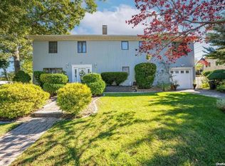 17 Hester Ln, Ronkonkoma, NY 11779