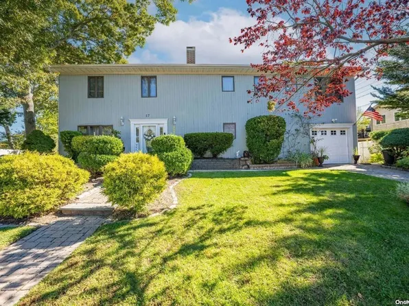 17 Hester Lane, Ronkonkoma, NY 11779