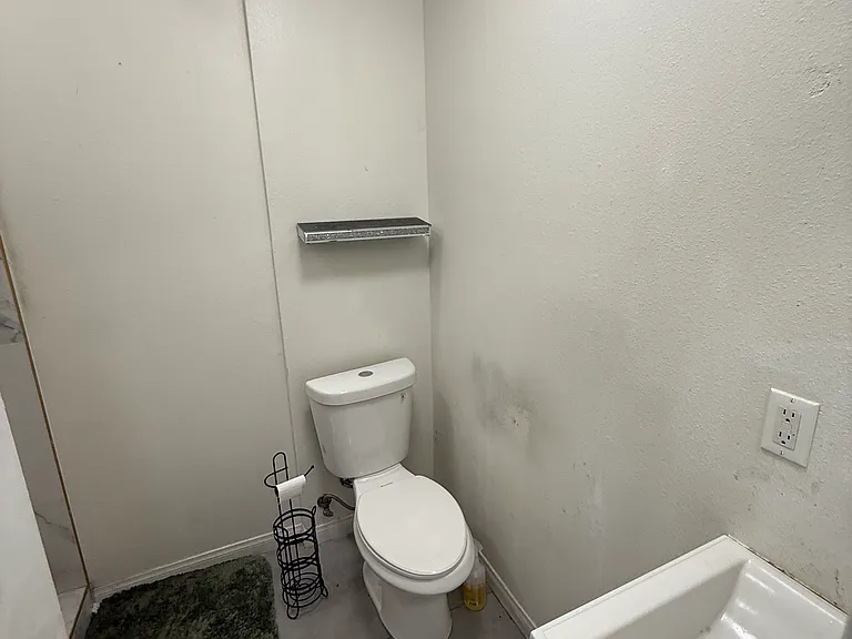 523 W 50th St #523 — Photo 18