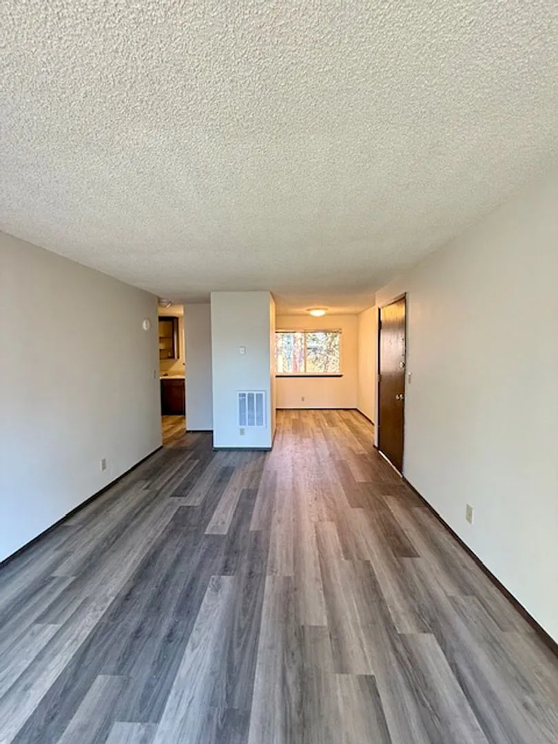 St.Helens Pl., 205 NW - 00205-STHE-00 — Photo 2