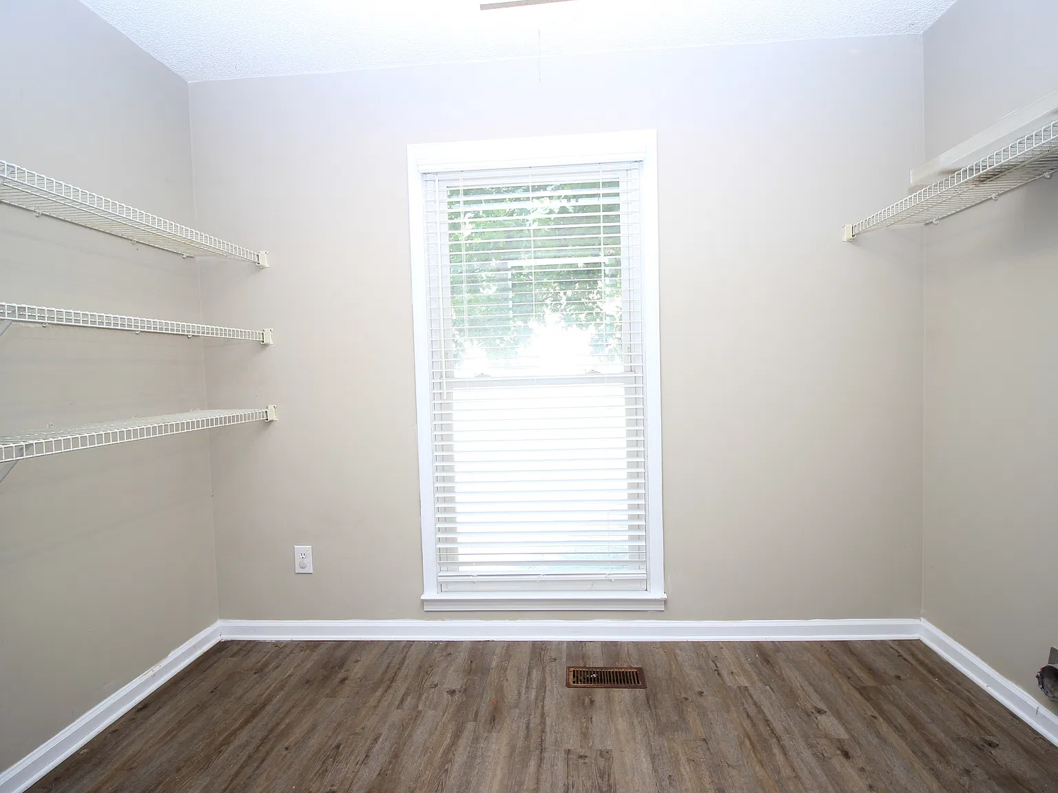 120 Southern Hills Circle - 1 — Photo 4