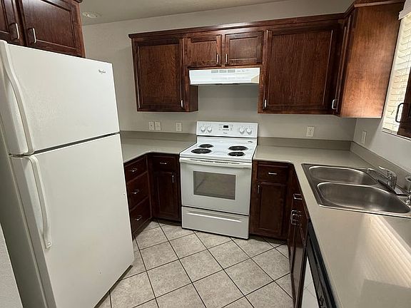 4th image of 3318 N Detroit Ave #3
