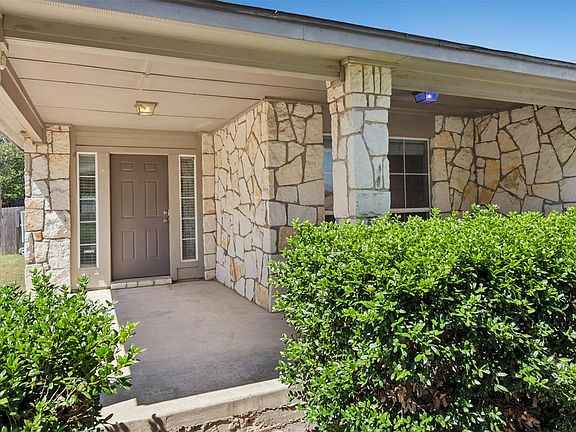 3rd image of 305 Verano Dr