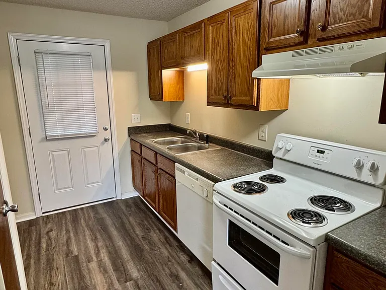710 Patton Cir #6 — Photo 10