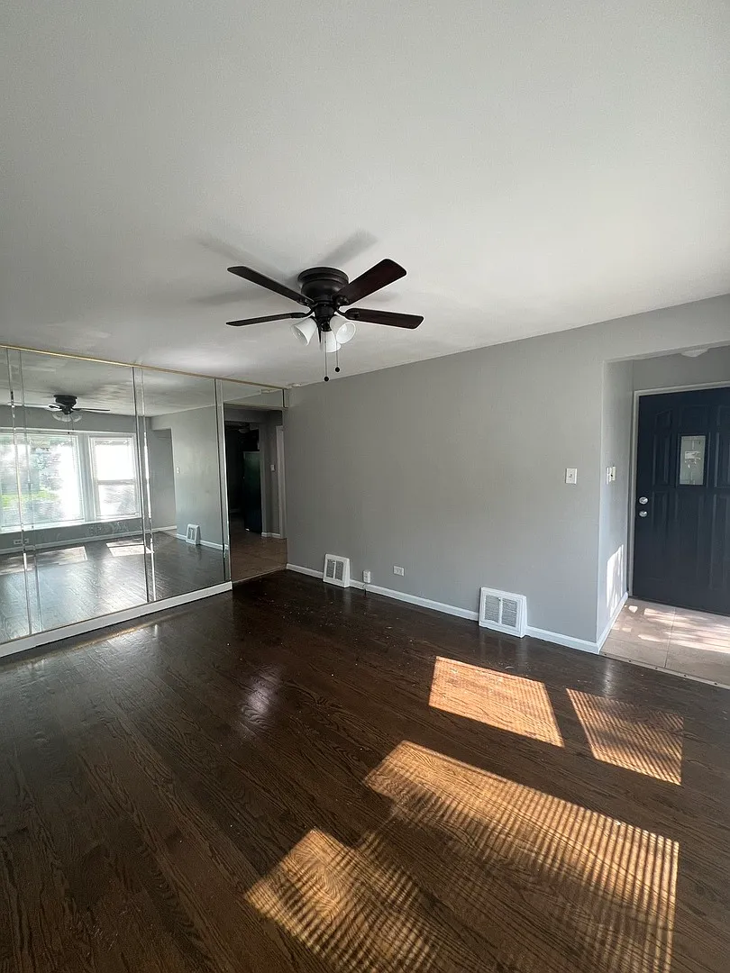 3 bed, 1.5 bath, $2,200 — Photo 2