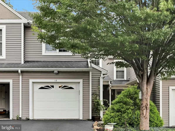 48 Harvest Rd APT 13, Lancaster, PA 17602