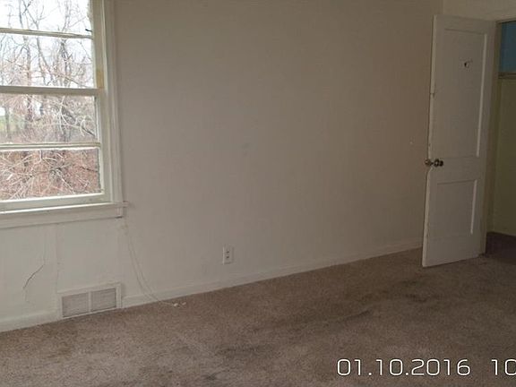 5th image of 584 Sexton St