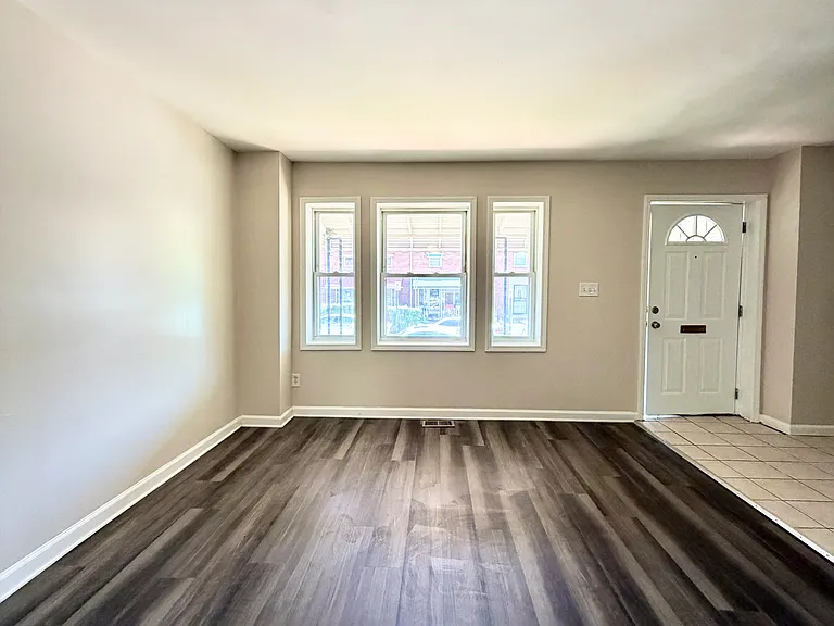 5417 Nelson Ave — Photo 2