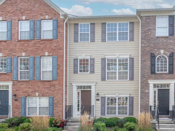 9074 Demarest Dr, Fishers, IN 46038