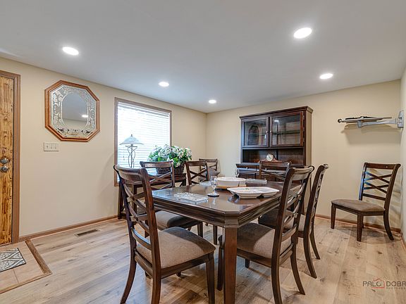 5th image of 424 Lauren Ln