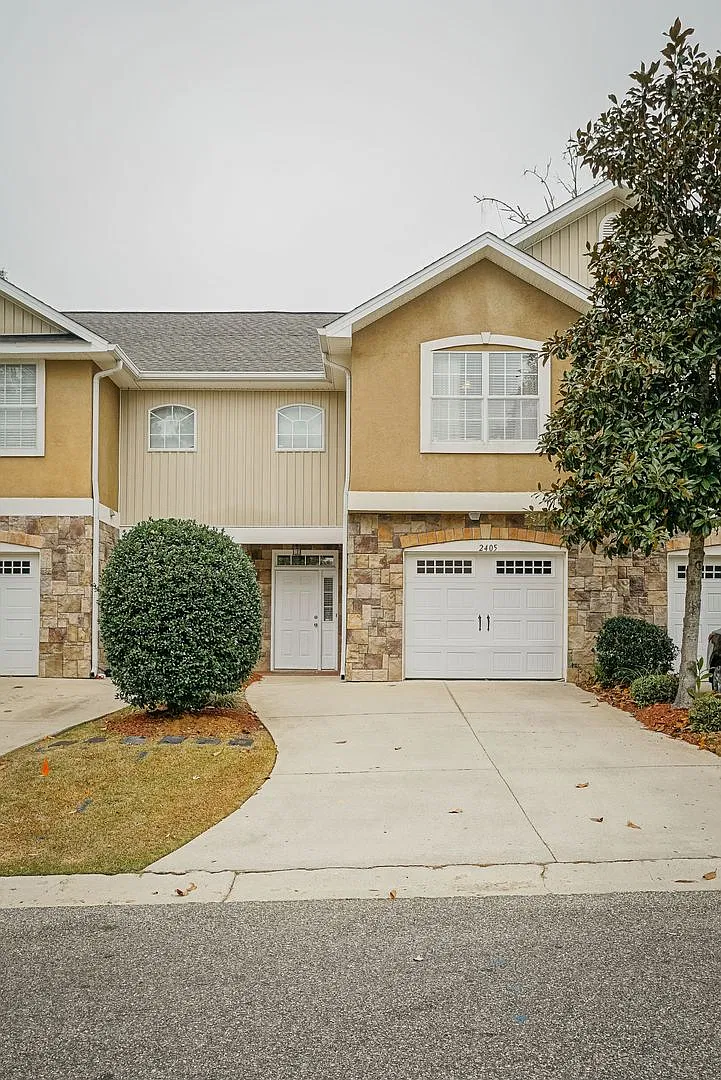 Super cute 3 bed 2.5 bath in a gated neighborhood — Photo 2