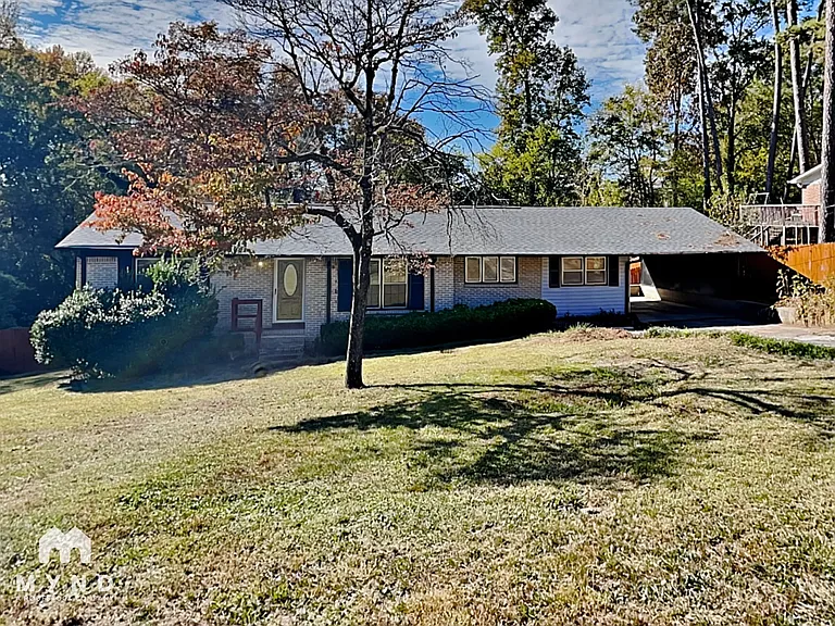 6220 Leslie Dr — Photo 1