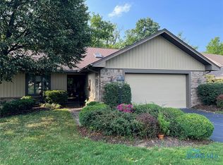 21 Wolf Ridge Dr, Holland, OH