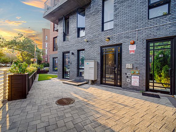 3rd image of 135 Lefferts Pl APT 4A